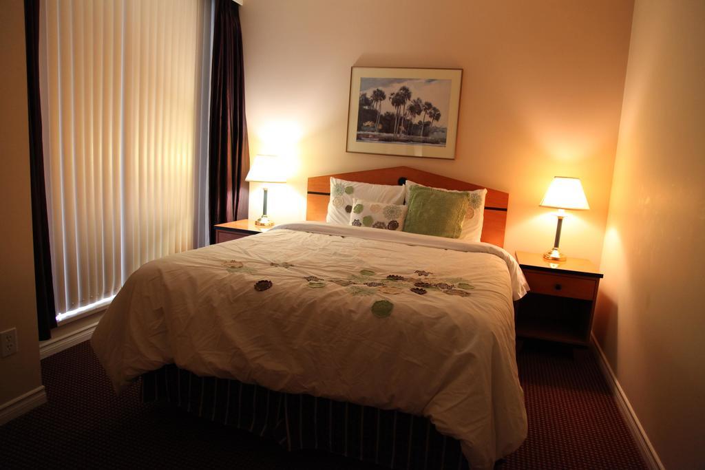 Vancouver Airport Condos Richmond Room photo