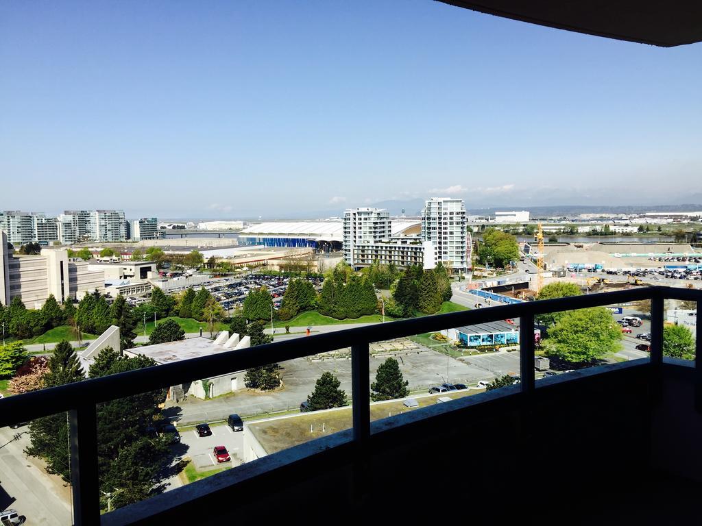 Vancouver Airport Condos Richmond Room photo