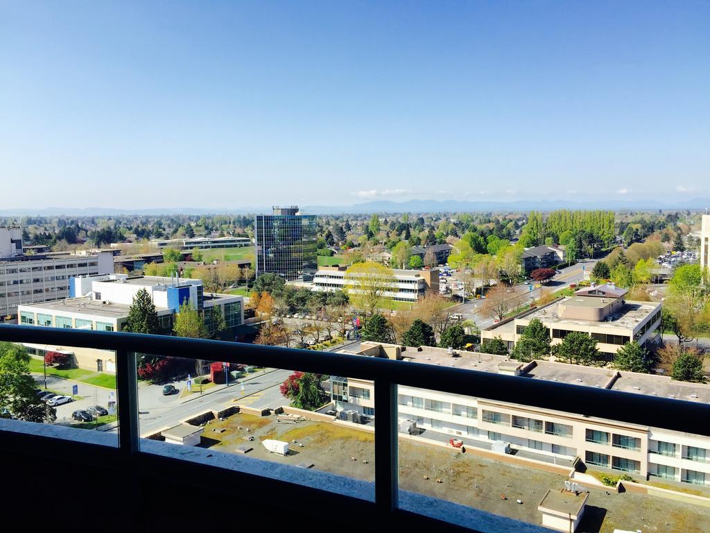 Vancouver Airport Condos Richmond Room photo