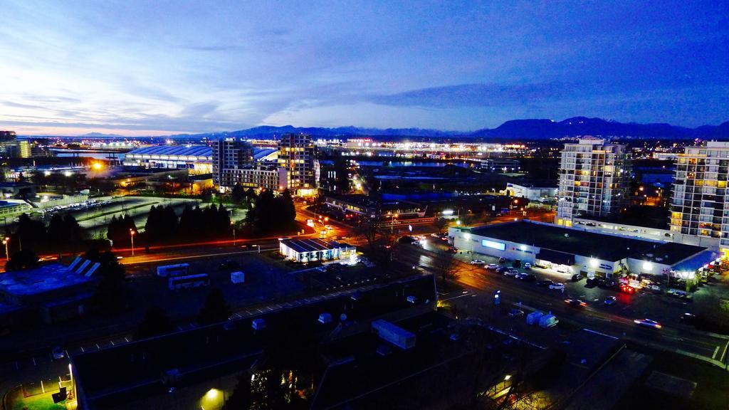 Vancouver Airport Condos Richmond Room photo