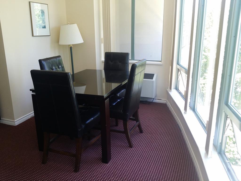 Vancouver Airport Condos Richmond Room photo